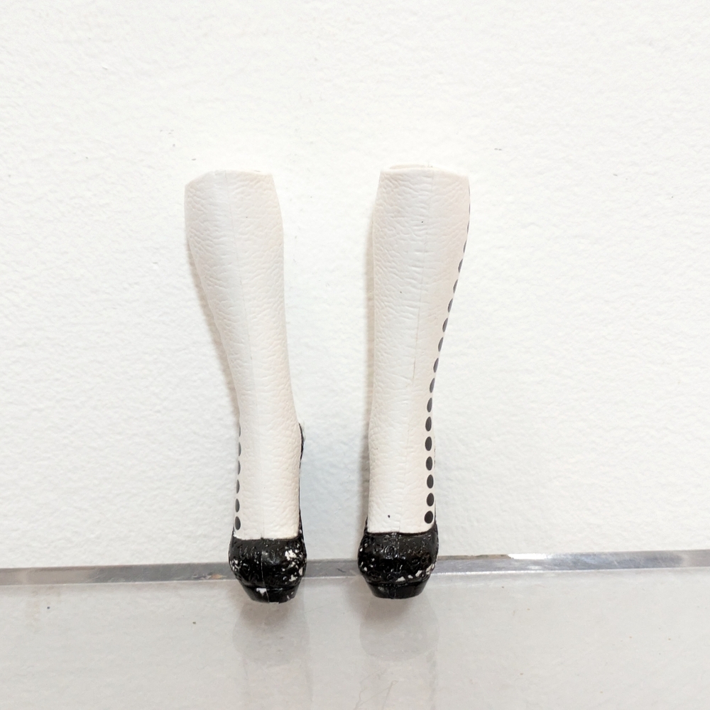 Ever After High Doll Bunny Blanc 1st Chapter Tall Boots White Black Shoes